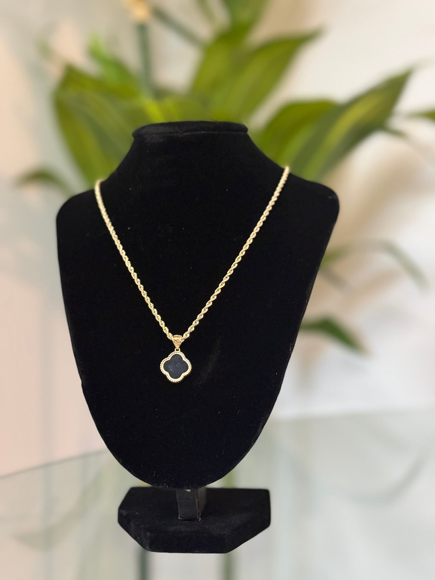 Black Clover Pendant Necklace – 14K Gold